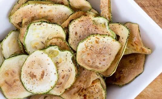 Chips de courgettes déshydratées